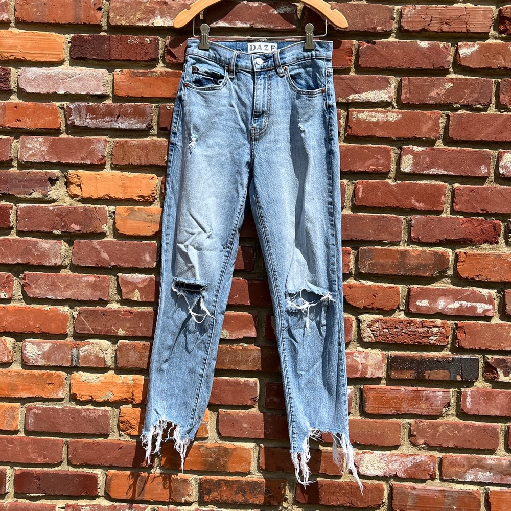 Distressed straight leg high rise jeans by Daze